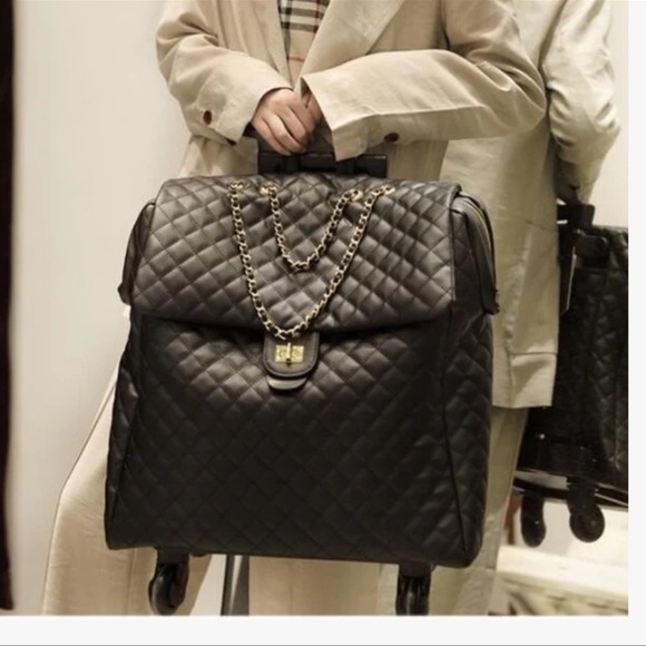 ONE HOUR SALE✨✨✨Quilted Faux leather Fabulous Travel Rolling bag JUST 2 LEFT - Picture 5 of 10